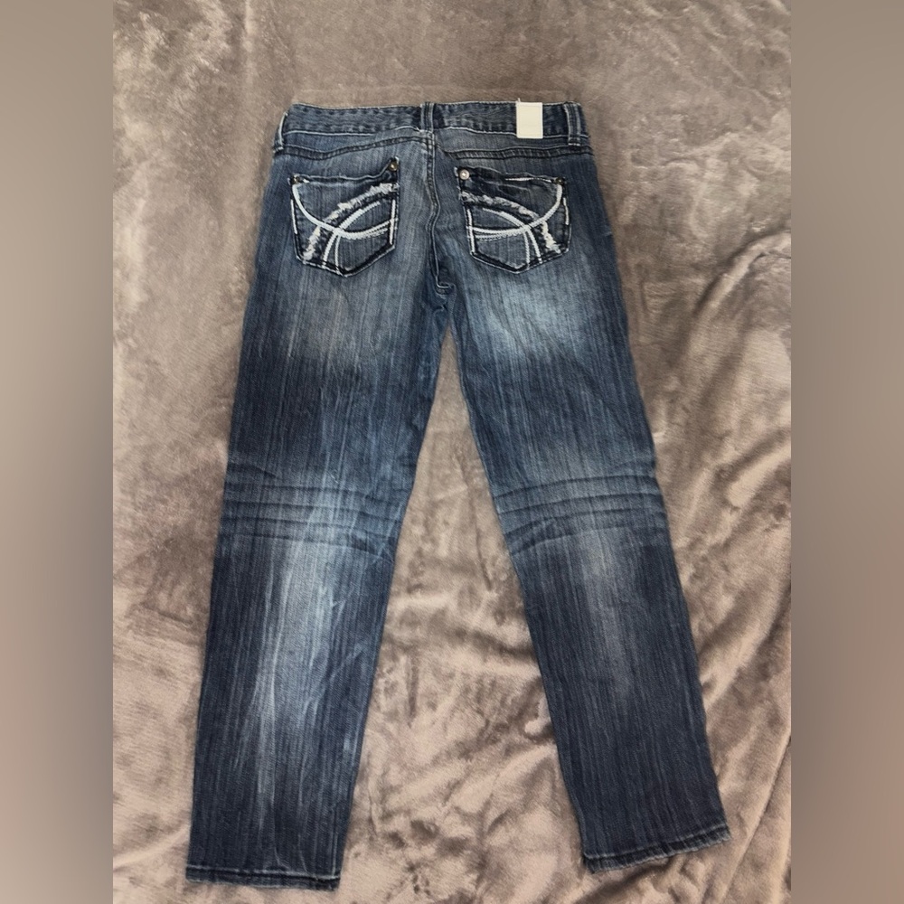 Maurices Women's Straight Jeans, Regular Distressed Embroidered Pockets size 5/6